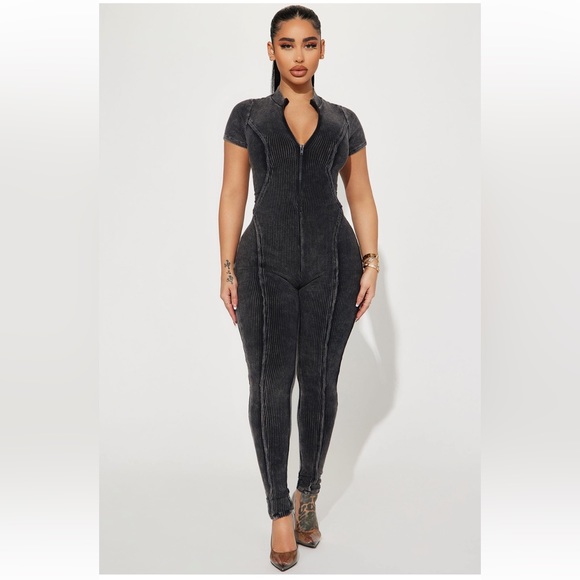 Fashionnova Jumpsuit - Picture 1 of 3